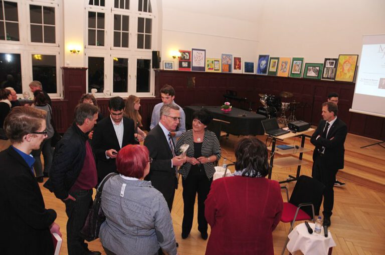 Thomas de Maizière diskutiert mit Schülern und Gästen