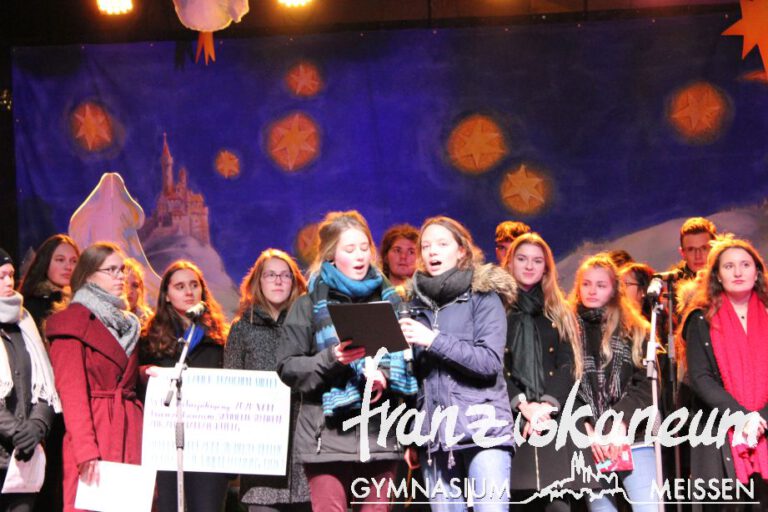 Musikkurse des Abiturjahrganges gestalten Programm auf dem Weihnachtsmarkt