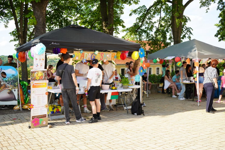 Eine Weltreise auf dem Schulhof [FranzJournal]